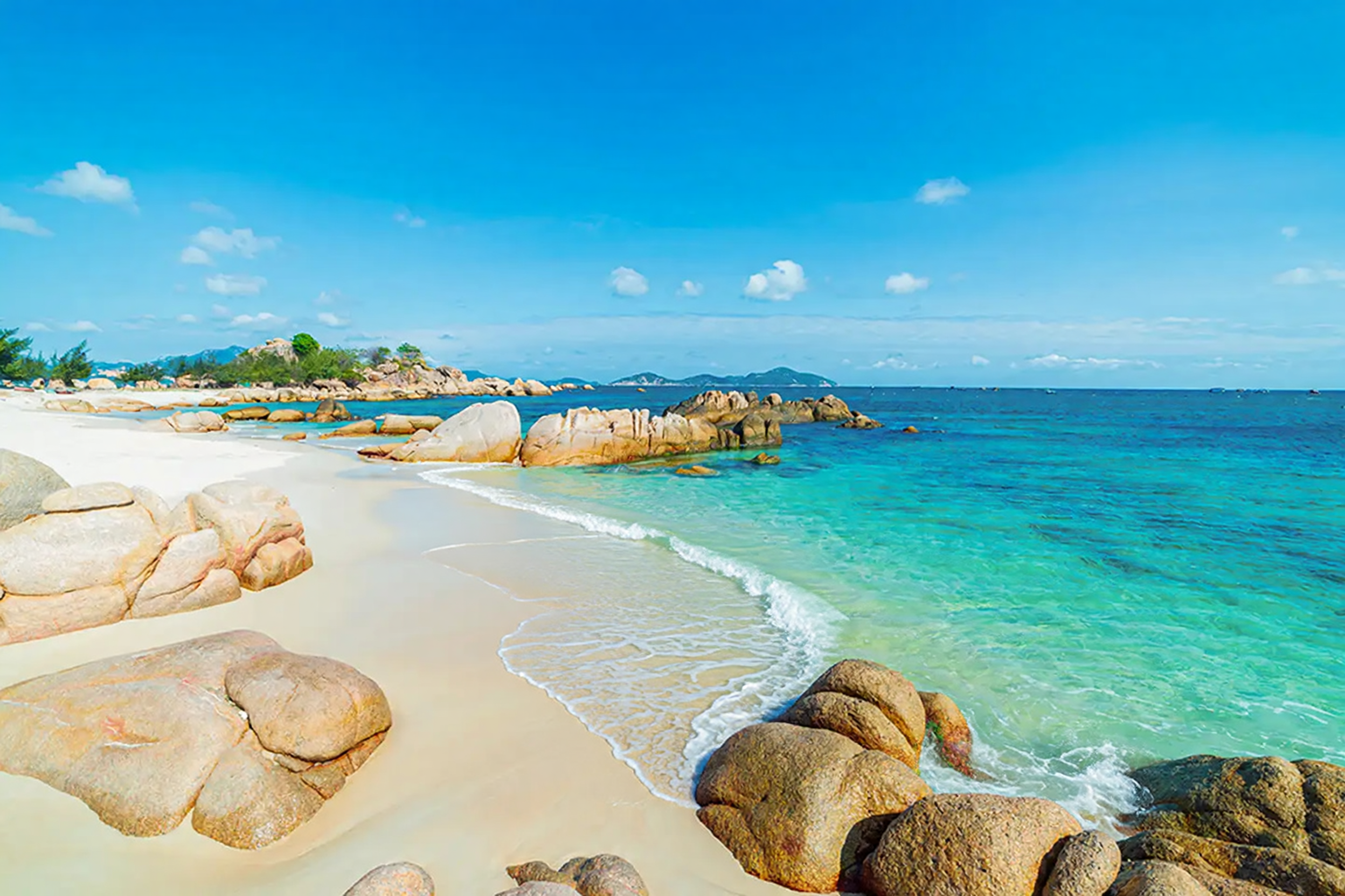 Surfing and paddleboarding at Non Nuoc Beach Da Nang